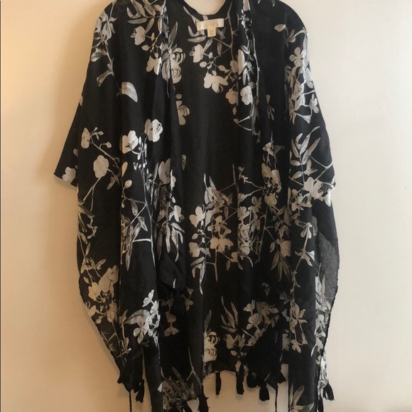 Shaw - Picture 1 of 4